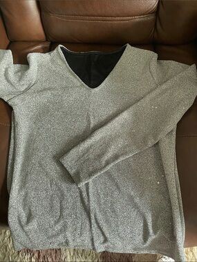 New Women’s V-Neck Sparkle Sweater in Silver size small